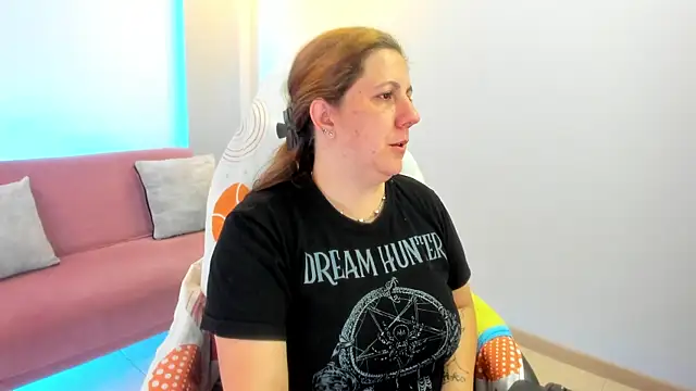 Snapshot of katie_joness_ chatting on September 2025 01:05:02 PM katie joness online show from September 2025 01:05:02 PM