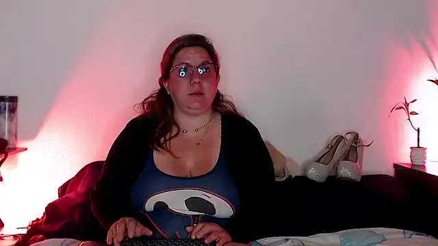 Snapshot of katie_joness_ chatting on October 2025 09:30:02 AM katie joness online show from October 2025 09:30:02 AM