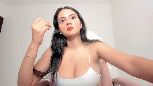 Snapshot of Sarah_angell chatting on October 2025 02:26:02 AM Sarah angell online show from October 2025 02:26:02 AM