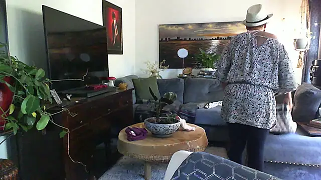 Snapshot of CeceilaMoon chatting on October 2025 03:24:01 PM CeceilaMoon online show from October 2025 03:24:01 PM