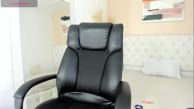 shenielxx online show from September 2025 01:37:02 PM