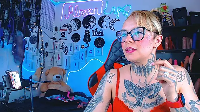 AbyzouLux online show from September 2025 04:08:01 PM