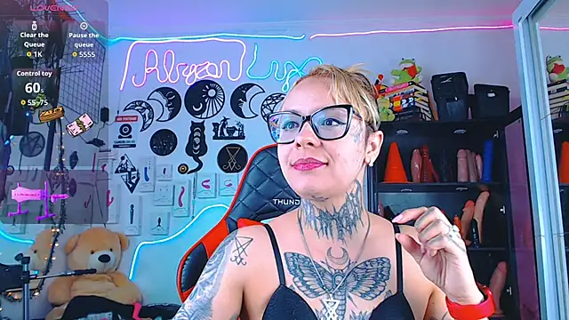 AbyzouLux online show from September 2025 12:18:01 PM