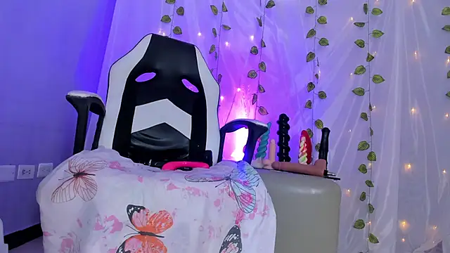 mara naughty4u online show from February 2025 01:07:01 PM