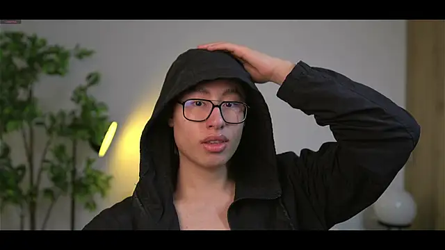 SrLuis18 online show from September 2025 11:21:01 PM