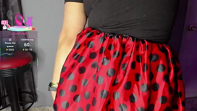 Snapshot of MarthinaBaker chatting on October 2025 08:53:02 PM MarthinaBaker online show from October 2025 08:53:02 PM