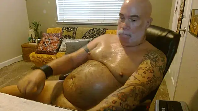 musclebearnips online show from November 2025 07:38:02 PM