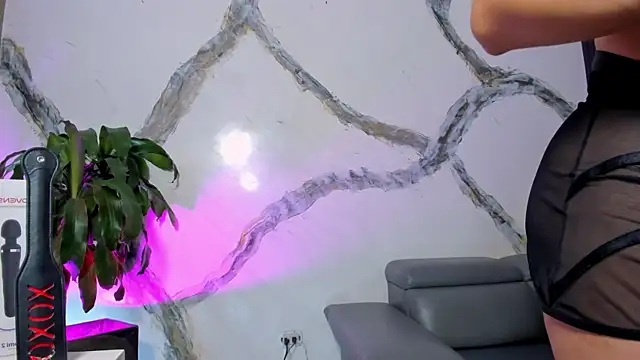 Snapshot of AnaRuiz chatting on November 2025 02:50:01 PM AnaRuiz online show from November 2025 02:50:01 PM