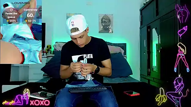 Liamscott  online show from September 2025 09:30:01 PM