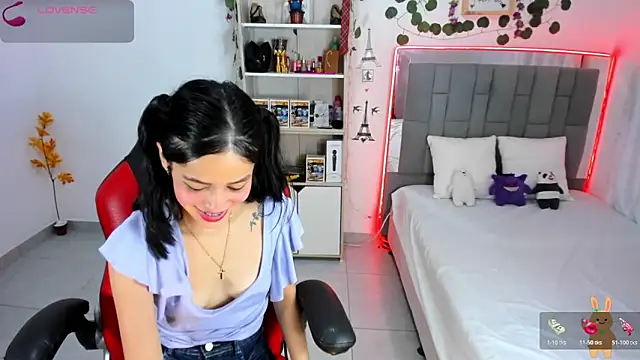 Snapshot of HannaSexyy chatting on October 2025 04:02:02 AM HannaSexyy online show from October 2025 04:02:02 AM