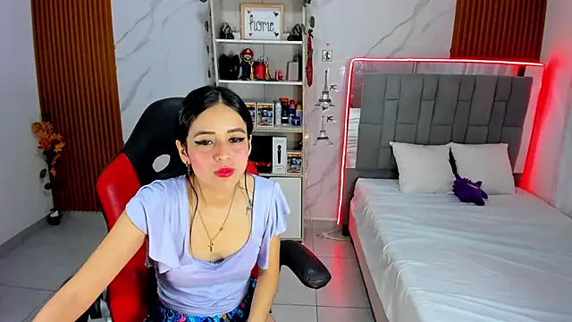 Snapshot of HannaSexyy chatting on November 2025 01:44:01 AM HannaSexyy online show from November 2025 01:44:01 AM