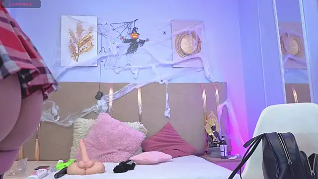 Snapshot of sarah_cruzz_ chatting on October 2025 11:59:01 PM sarah cruzz online show from October 2025 11:59:01 PM