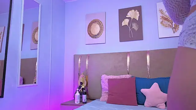 Snapshot of sarah_cruzz_ chatting on November 2025 01:48:02 AM sarah cruzz online show from November 2025 01:48:02 AM