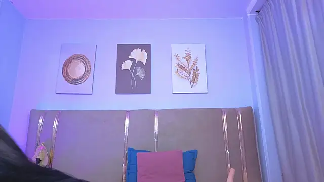 Snapshot of sarah_cruzz_ chatting on December 2025 01:14:02 AM sarah cruzz online show from December 2025 01:14:02 AM