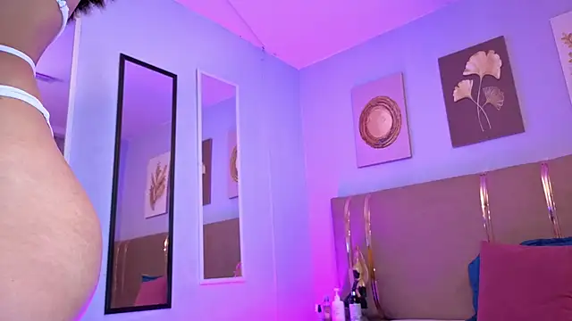 Snapshot of sarah_cruzz_ chatting on December 2025 01:27:01 PM sarah cruzz online show from December 2025 01:27:01 PM