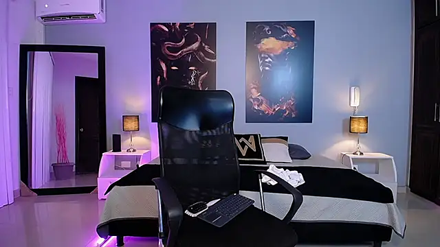 JasmineCampbell  online show from September 2025 10:43:01 PM