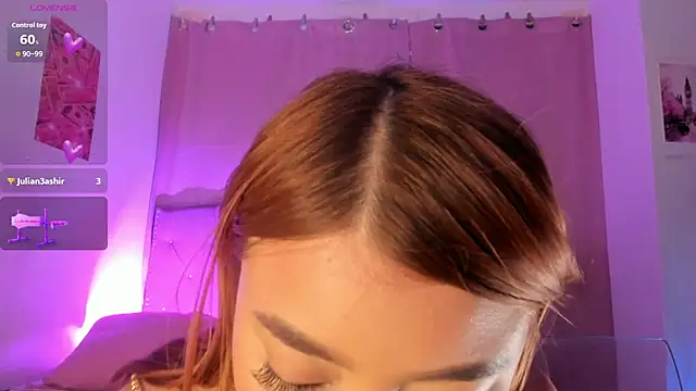 Snapshot of charlotte-Love09 chatting on October 2025 07:06:02 AM charlotte-Love09 online show from October 2025 07:06:02 AM