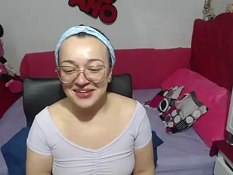 Snapshot of Angela_18honey chatting on November 2025 02:33:01 AM Angela 18honey online show from November 2025 02:33:01 AM