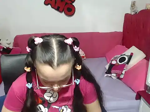 Snapshot of Angela_18honey chatting on November 2025 01:17:02 AM Angela 18honey online show from November 2025 01:17:02 AM