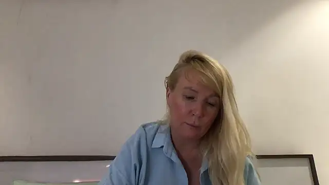 EmmaInLove23 online show from February 2025 11:43:02 AM