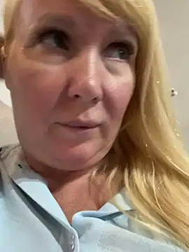 EmmaInLove23 online show from February 2025 10:43:02 AM