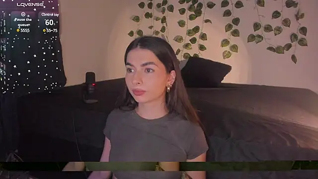 Snapshot of Coralinee_01 chatting on December 2024 12:20:01 AM Coralinee 01 online show from December 2024 12:20:01 AM