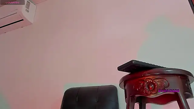 Snapshot of Karoline_Marin chatting on January 2025 09:25:02 PM Karoline Marin online show from January 2025 09:25:02 PM