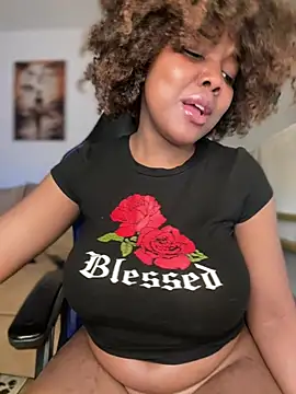 SSEXYBUBBLEBUTT101 online show from December 2024 03:44:01 PM