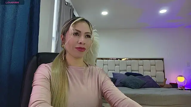 Snapshot of Ammy_Castro chatting on October 2025 09:25:02 PM Ammy Castro online show from October 2025 09:25:02 PM