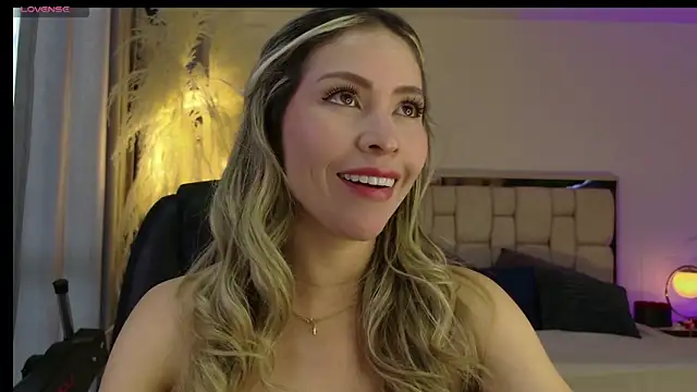 Snapshot of Ammy_Castro chatting on November 2025 09:26:01 PM Ammy Castro online show from November 2025 09:26:01 PM