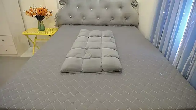 Snapshot of Lavender_Sweet chatting on October 2025 03:24:02 AM Lavender Sweet online show from October 2025 03:24:02 AM