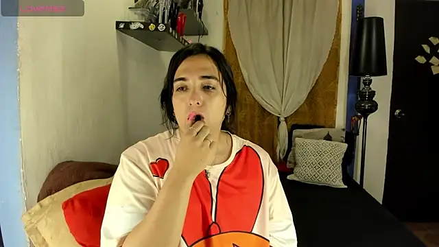 Snapshot of SARAMISHA chatting on October 2025 01:40:02 PM SARAMISHA online show from October 2025 01:40:02 PM