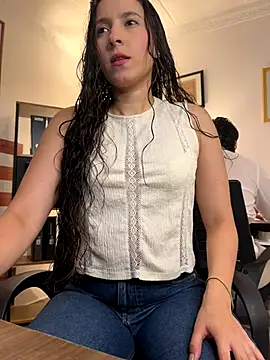 Snapshot of LittleDoll___ chatting on October 2025 10:18:02 PM LittleDoll online show from October 2025 10:18:02 PM