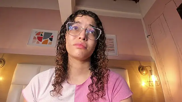 Snapshot of Dollar-girl chatting on December 2024 12:11:02 PM Dollar-girl online show from December 2024 12:11:02 PM