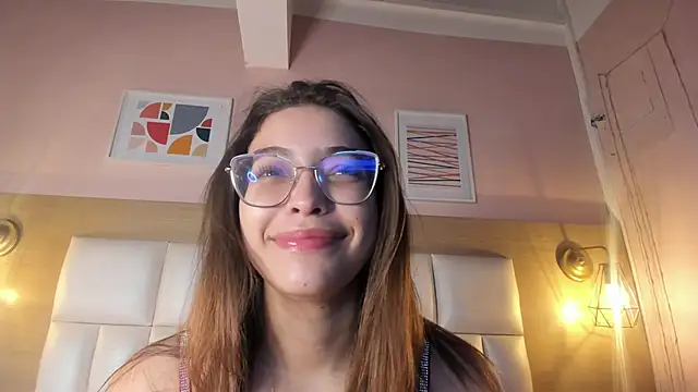 Snapshot of Dollar-girl chatting on December 2024 12:25:02 PM Dollar-girl online show from December 2024 12:25:02 PM