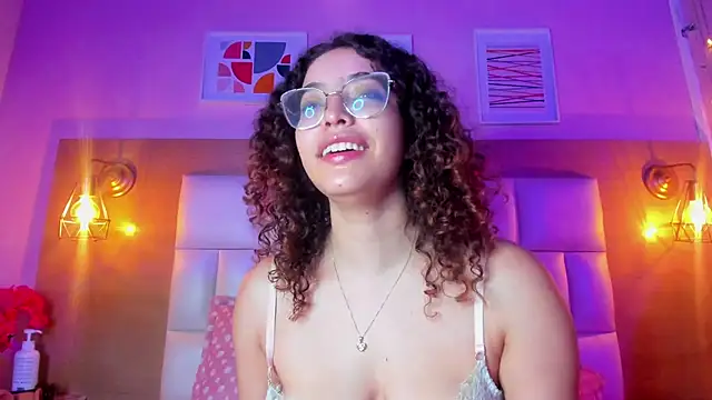 Snapshot of Dollar-girl chatting on January 2025 12:09:01 PM Dollar-girl online show from January 2025 12:09:01 PM