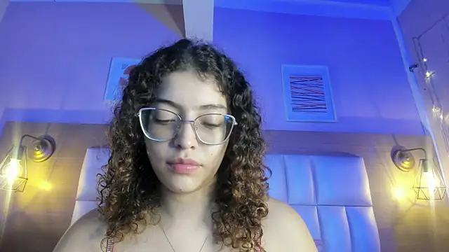 Snapshot of Dollar-girl chatting on January 2025 01:01:01 PM Dollar-girl online show from January 2025 01:01:01 PM