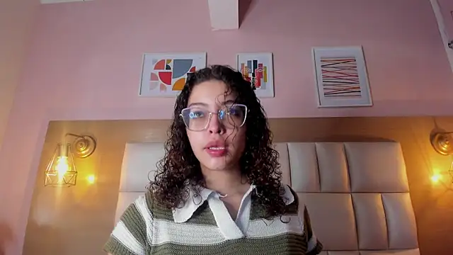 Snapshot of Dollar-girl chatting on January 2025 12:13:02 PM Dollar-girl online show from January 2025 12:13:02 PM