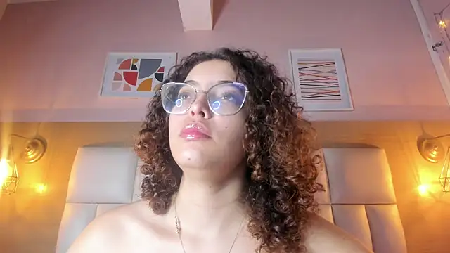 Snapshot of Dollar-girl chatting on January 2025 03:18:02 PM Dollar-girl online show from January 2025 03:18:02 PM