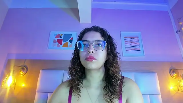 Snapshot of Dollar-girl chatting on January 2025 11:48:02 AM Dollar-girl online show from January 2025 11:48:02 AM