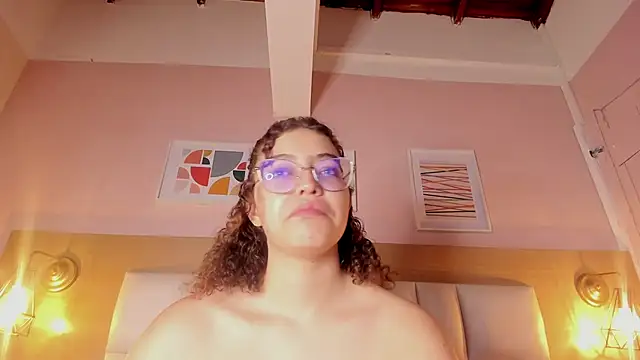 Snapshot of Dollar-girl chatting on January 2025 03:00:01 PM Dollar-girl online show from January 2025 03:00:01 PM