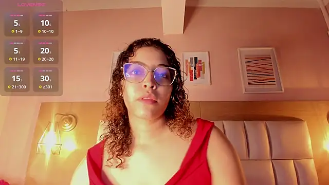 Snapshot of Dollar-girl chatting on February 2025 11:43:02 AM Dollar-girl online show from February 2025 11:43:02 AM