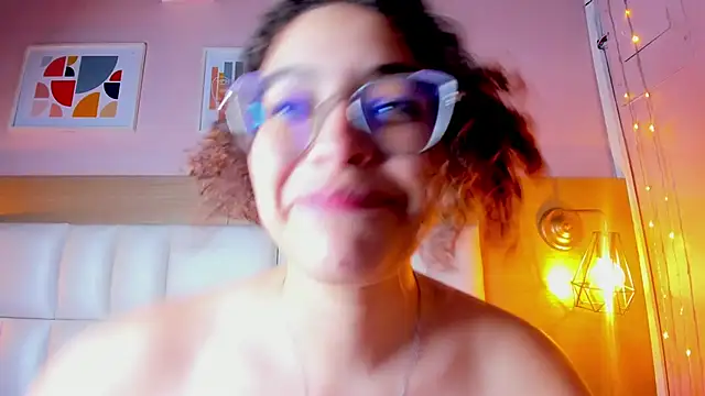 Snapshot of Dollar-girl chatting on February 2025 01:43:01 AM Dollar-girl online show from February 2025 01:43:01 AM