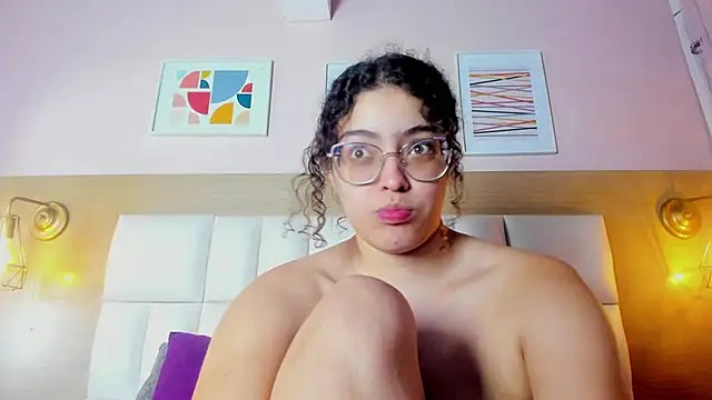 Snapshot of Dollar-girl chatting on February 2025 04:58:01 AM Dollar-girl online show from February 2025 04:58:01 AM