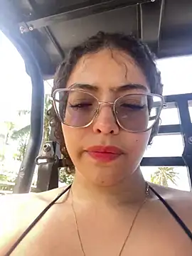 Snapshot of Dollar-girl chatting on February 2025 04:46:02 PM Dollar-girl online show from February 2025 04:46:02 PM