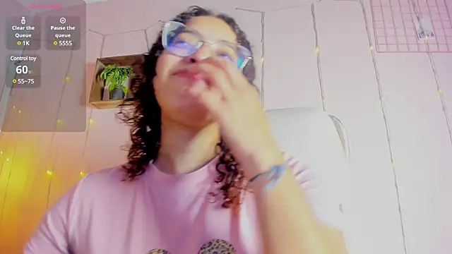 Snapshot of Dollar-girl chatting on February 2025 11:36:02 AM Dollar-girl online show from February 2025 11:36:02 AM