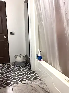 SidneyRaee online show from October 2025 12:05:02 PM