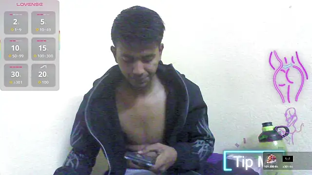 Snapshot of just_fucks chatting on December 2025 07:20:02 PM just fucks online show from December 2025 07:20:02 PM