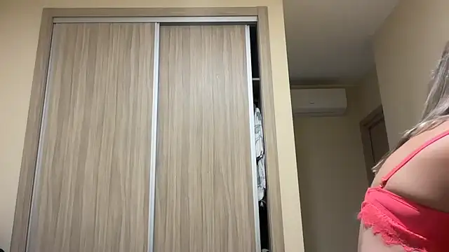 Snapshot of naughtyhollyxxxx chatting on October 2025 03:13:01 PM naughtyhollyxxxx online show from October 2025 03:13:01 PM