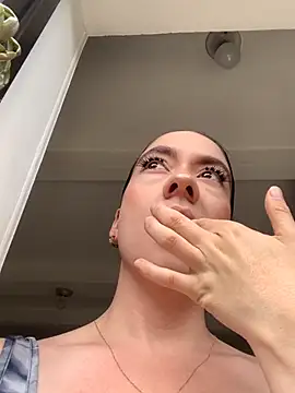 ImAlicee online show from November 2025 06:10:01 PM